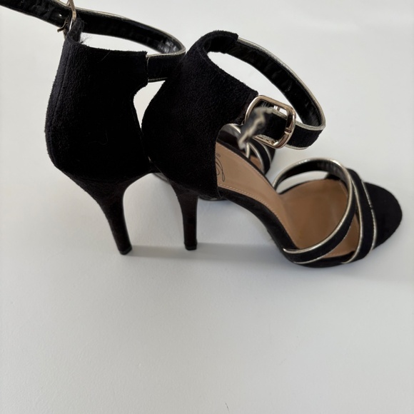 Shoes - Picture 3 of 4